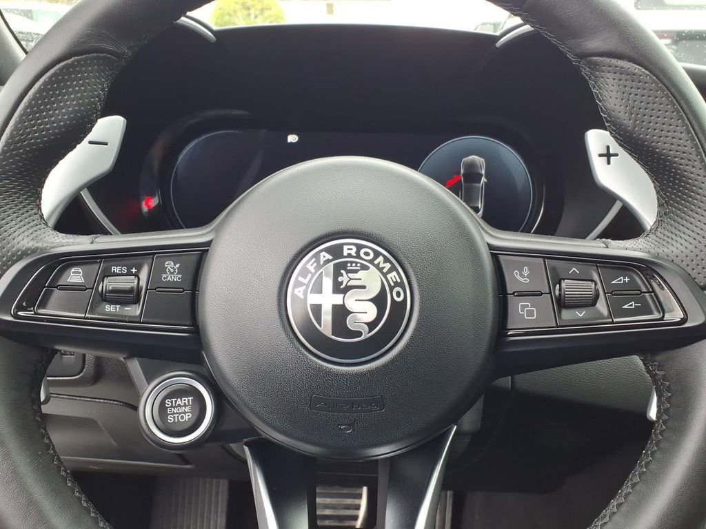 Used 2024 Alfa Romeo Giulia Veloce image 5
