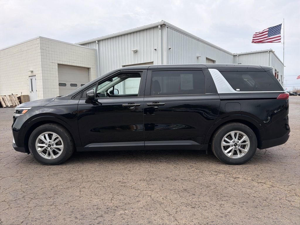 Used 2023 Kia Carnival LX FWD image 8