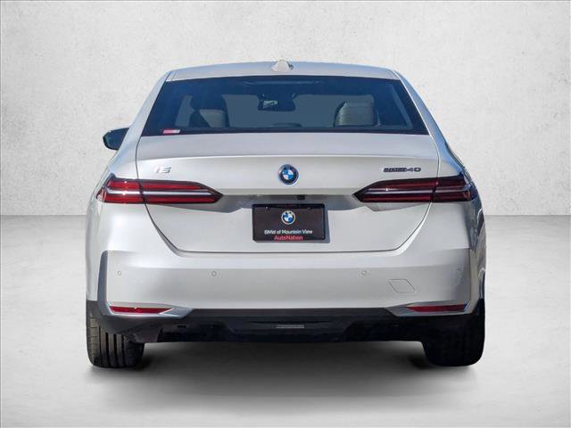 New 2026 BMW i5 eDrive40 image 7