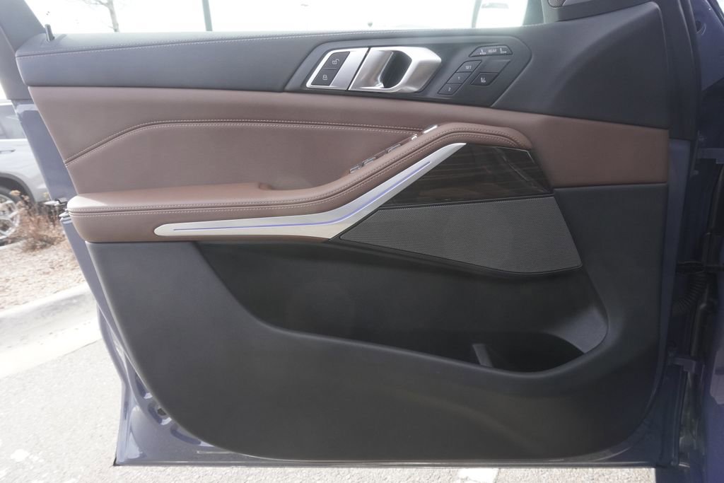 Used 2023 BMW X7 xDrive40i w/ Premium Package image 17