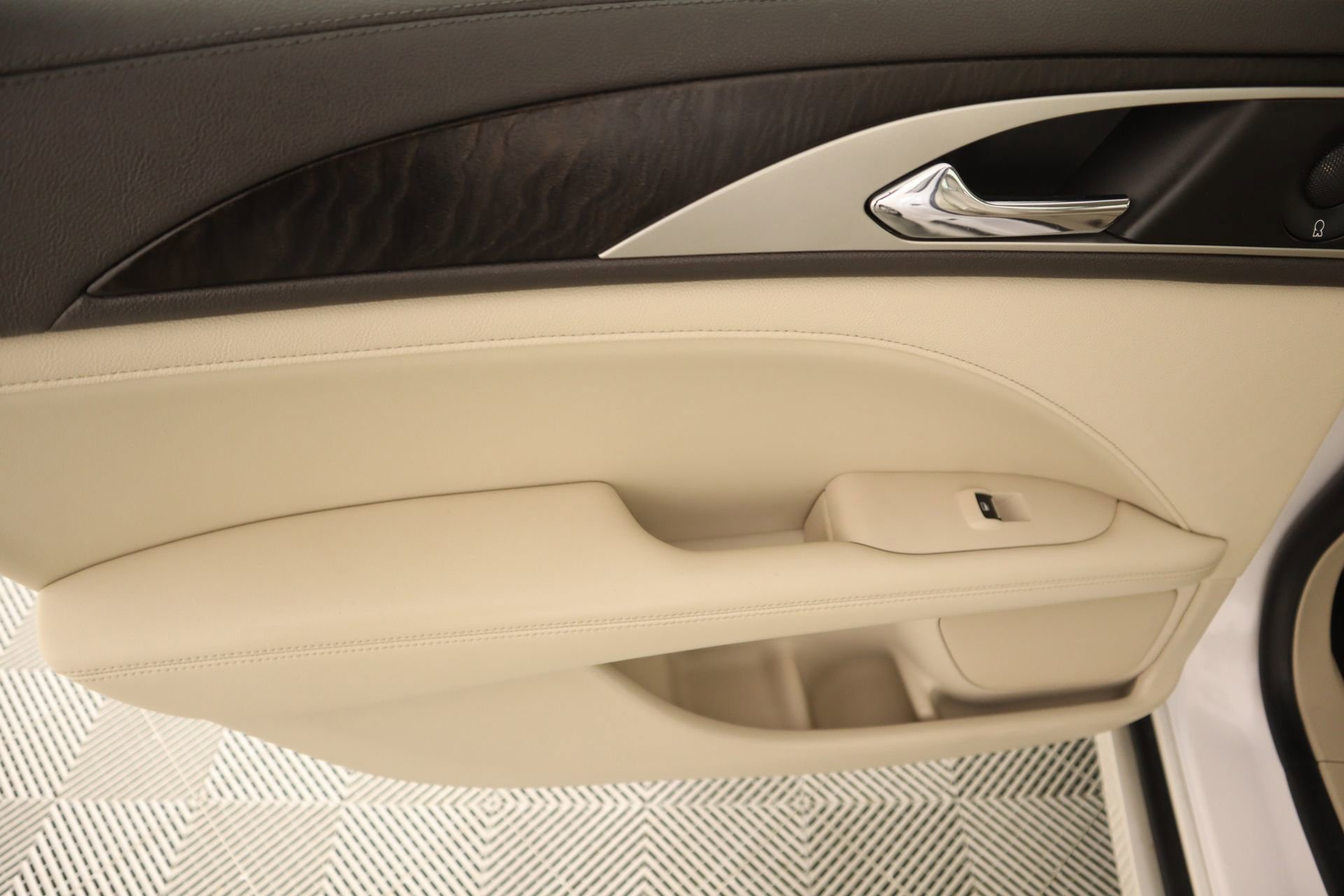 Used 2019 Lincoln MKZ Reserve w/ Reserve Plus Package image 17