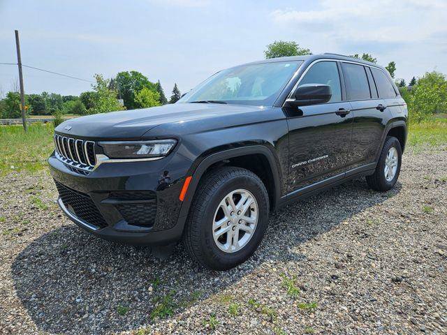 Used 2023 Jeep Grand Cherokee Laredo AWD/4WD image 9