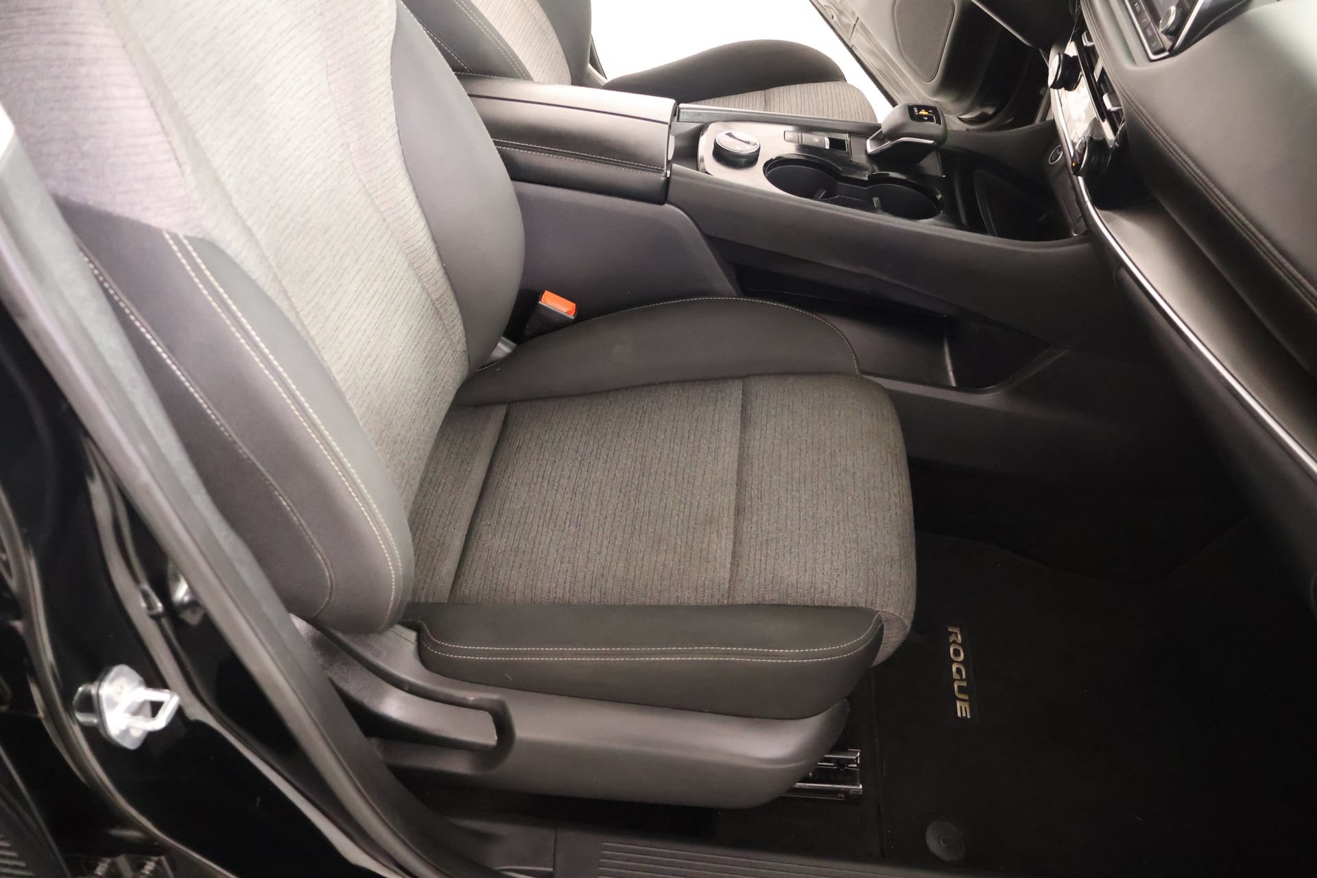 Used 2023 Nissan Rogue SV AWD/4WD image 12