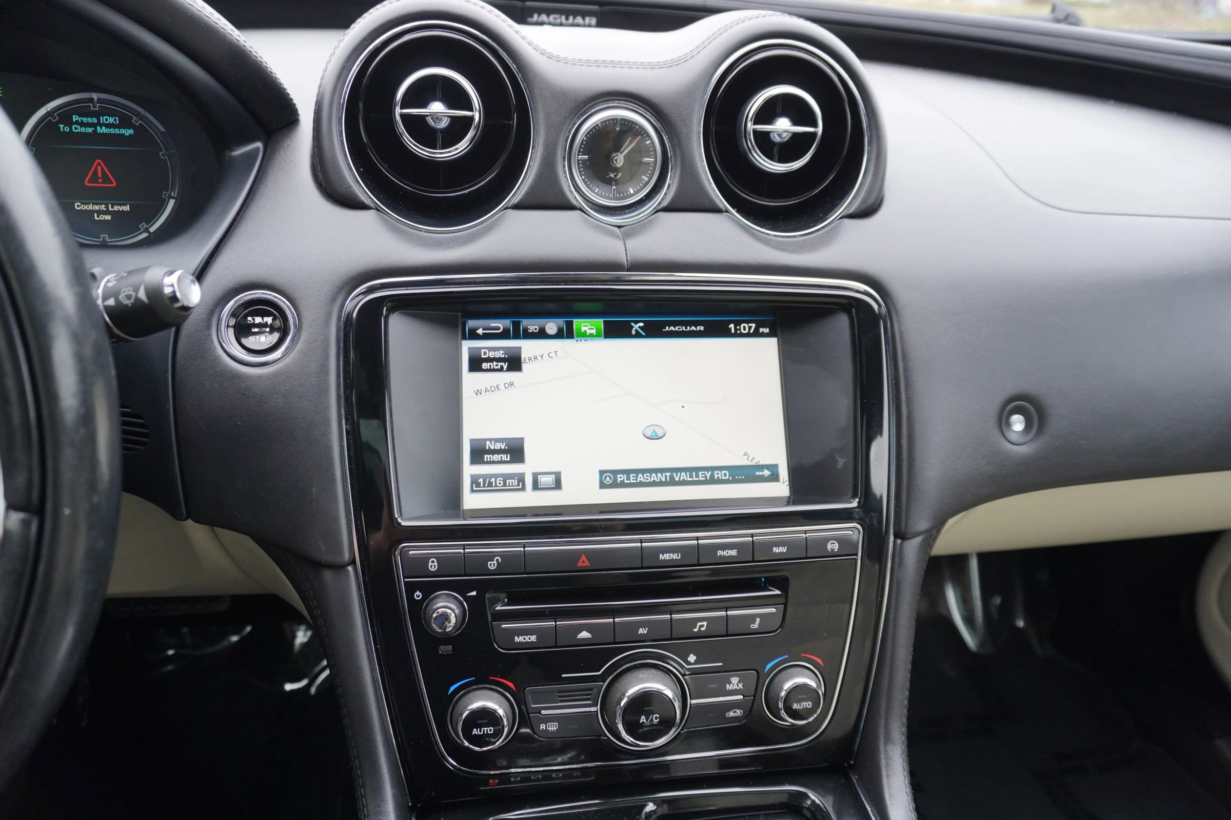 Used 2015 Jaguar XJ image 20