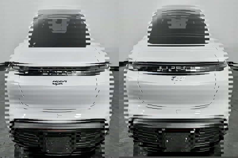 Used 2021 Porsche Taycan image 10