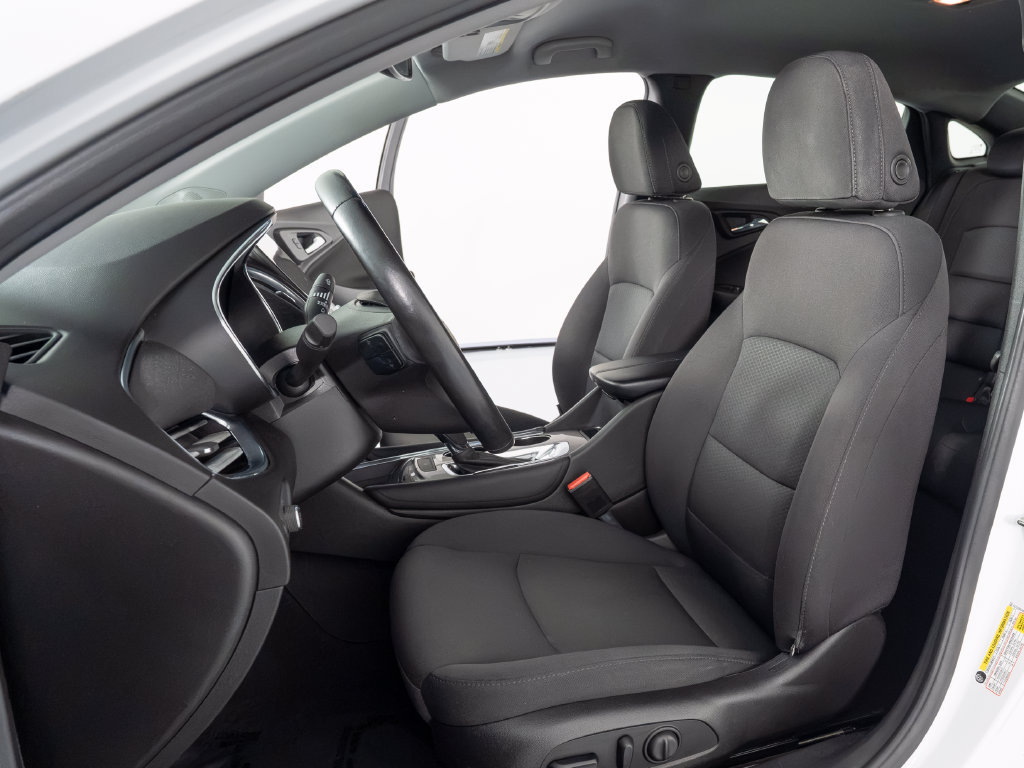 Used 2017 Chevrolet Malibu LT FWD image 13