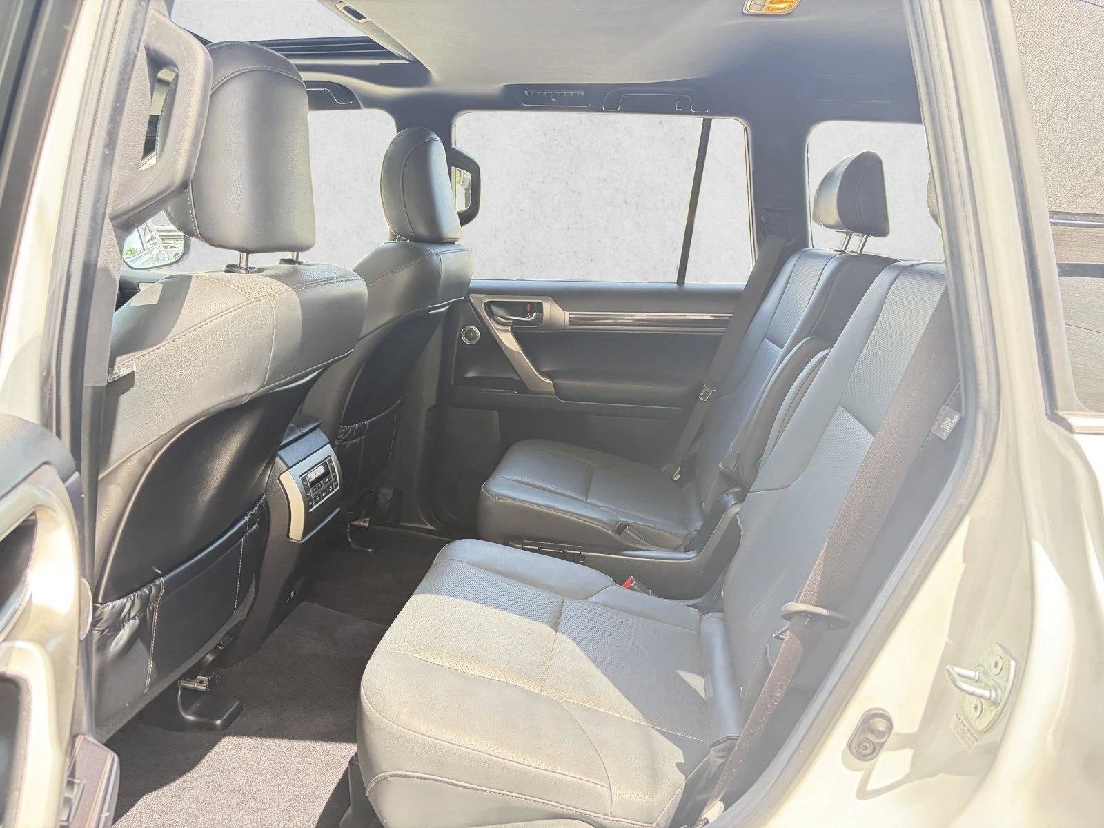 Used 2021 Lexus GX 460 Premium w/ Accessory Package AWD/4WD image 13
