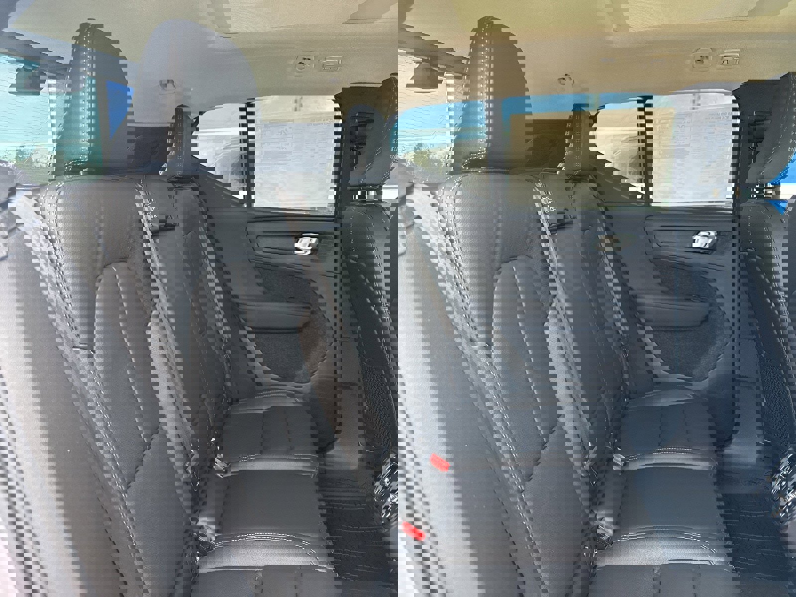 New 2026 Volvo XC40 B5 Ultra w/ Protection Package Premier image 13