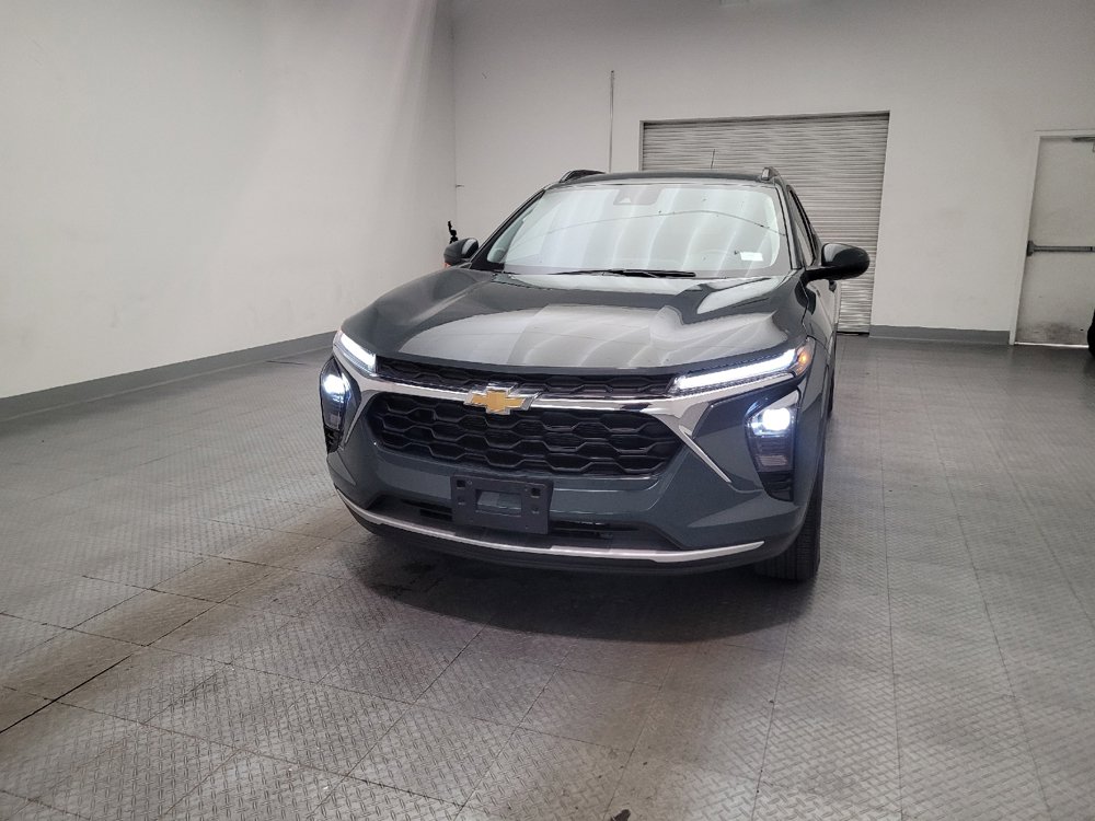 Used 2025 Chevrolet Trax LT w/ LT Convenience Package FWD image 15
