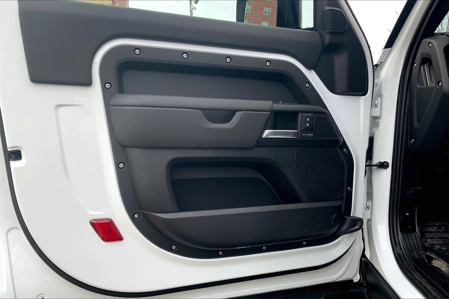 New 2025 Land Rover Defender 90 V8 image 10