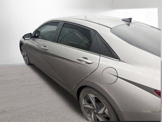 Used 2023 Hyundai Elantra Limited image 8