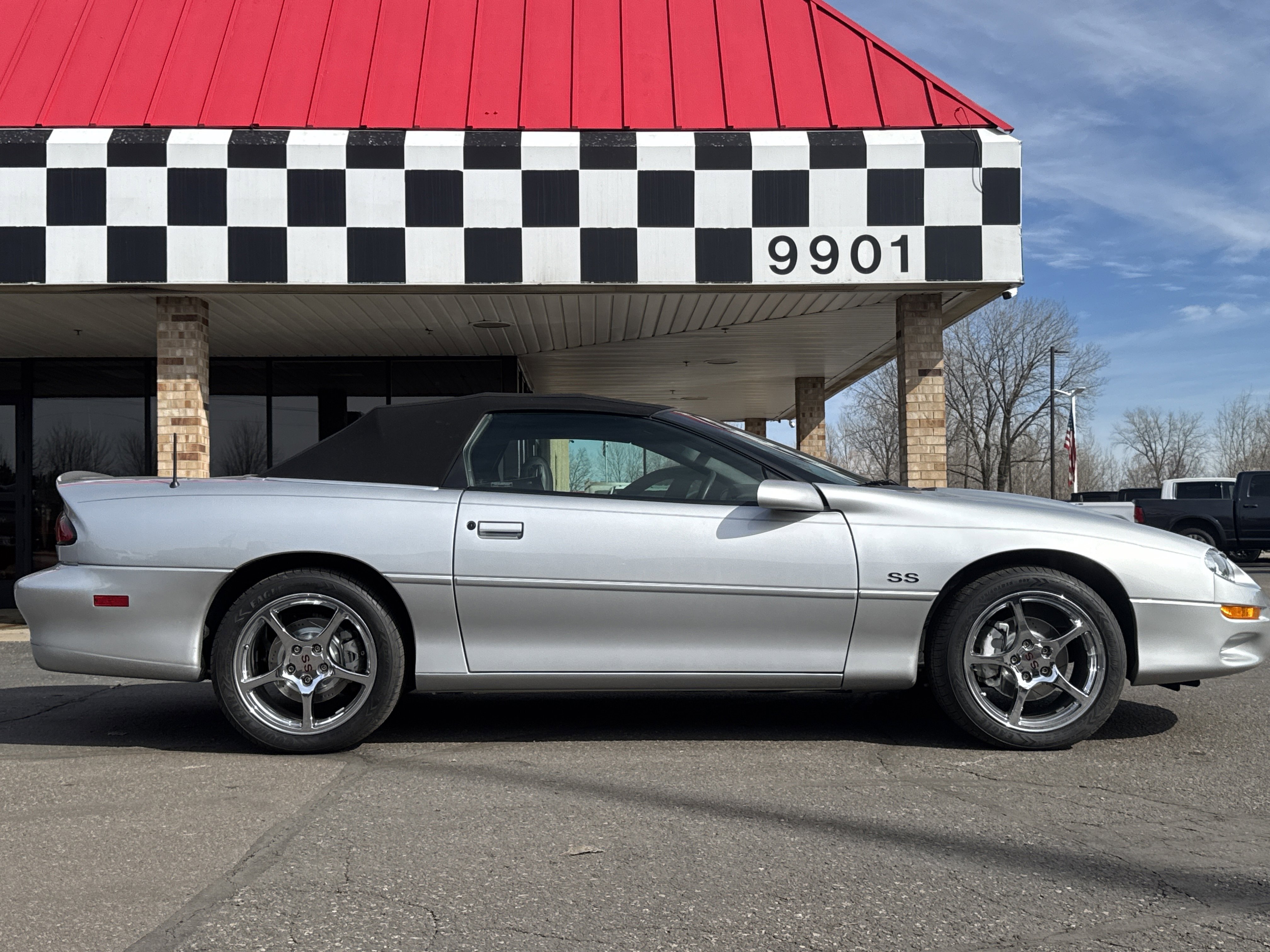 Used 2002 Chevrolet Camaro Z28 w/ SS Performance/Appearance Pkg image 8