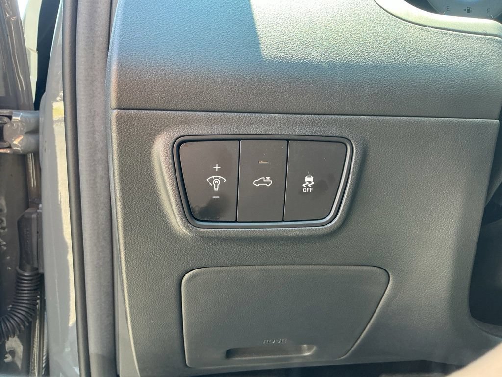 Used 2022 Hyundai Santa Cruz SEL w/ Activity Package FWD image 16