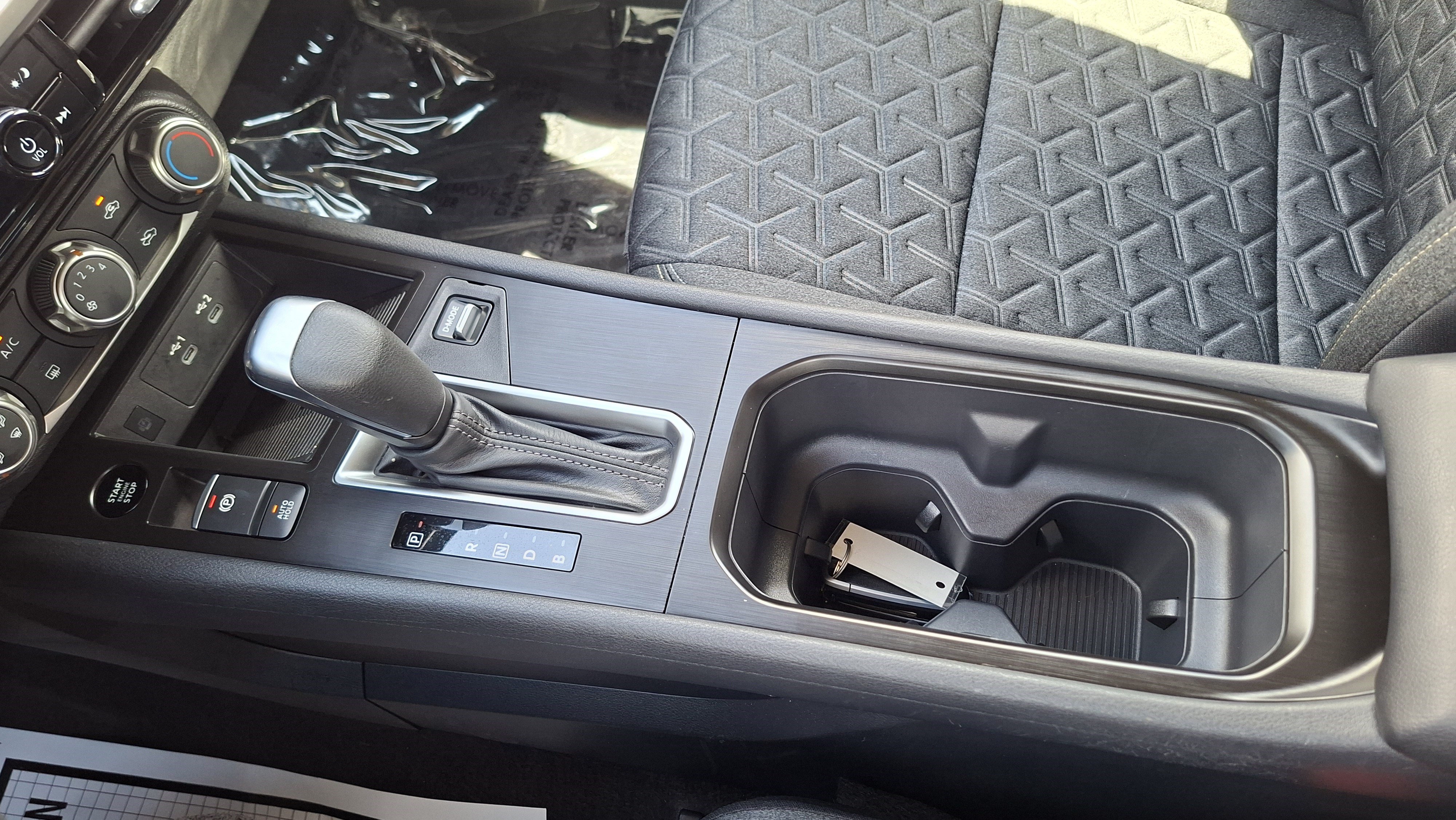 Certified 2025 Nissan Kicks SV FWD image 16
