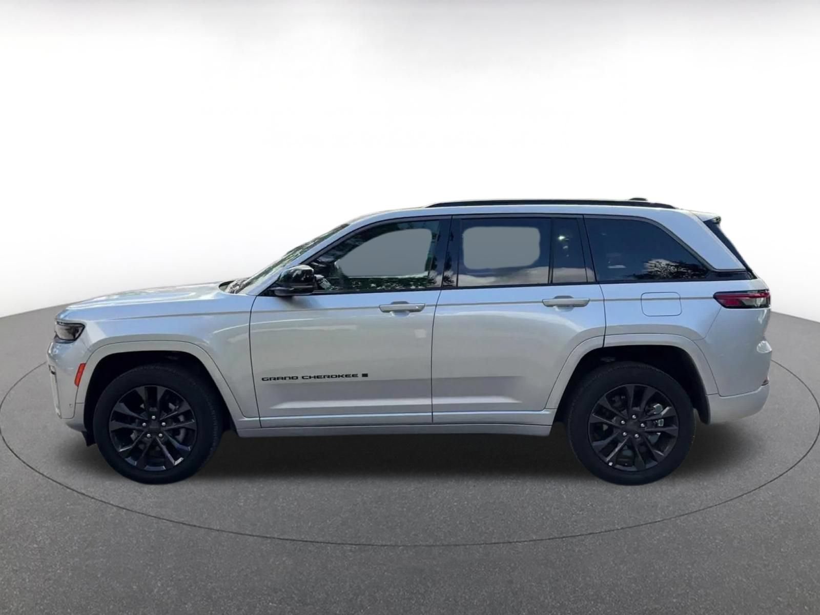 Used 2026 Jeep Grand Cherokee Limited AWD/4WD image 8