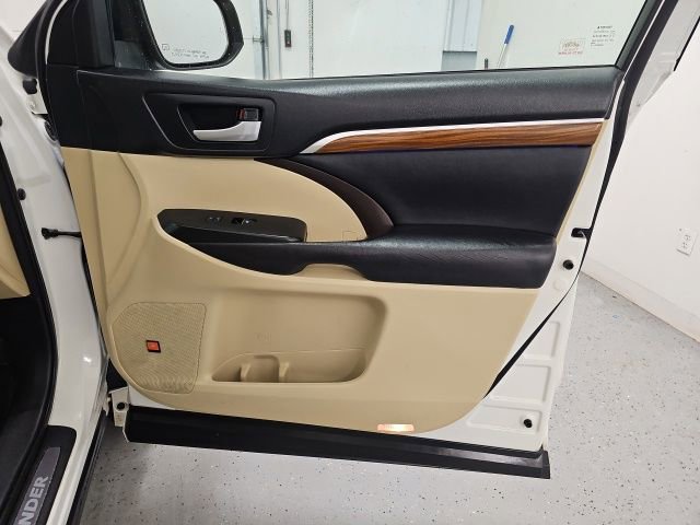 Used 2017 Toyota Highlander Limited image 39