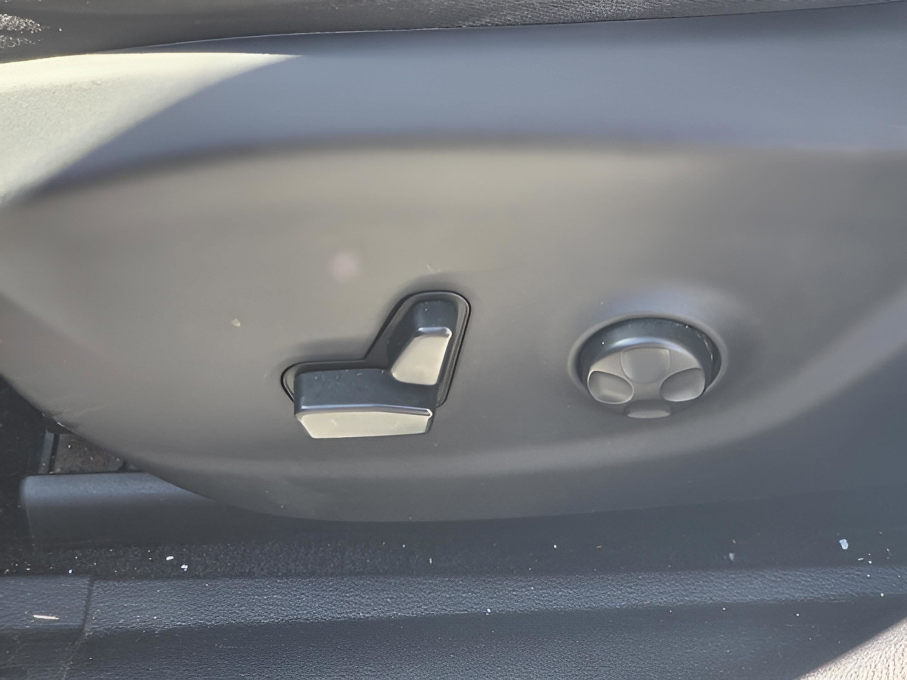 Used 2015 Jeep Cherokee Limited image 19