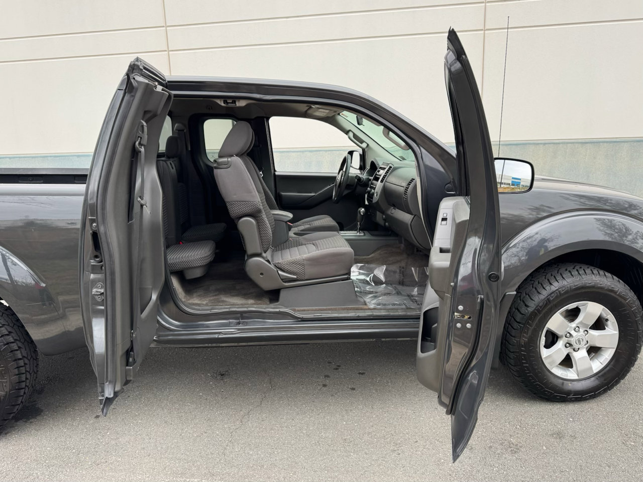 Used 2012 Nissan Frontier SV image 17