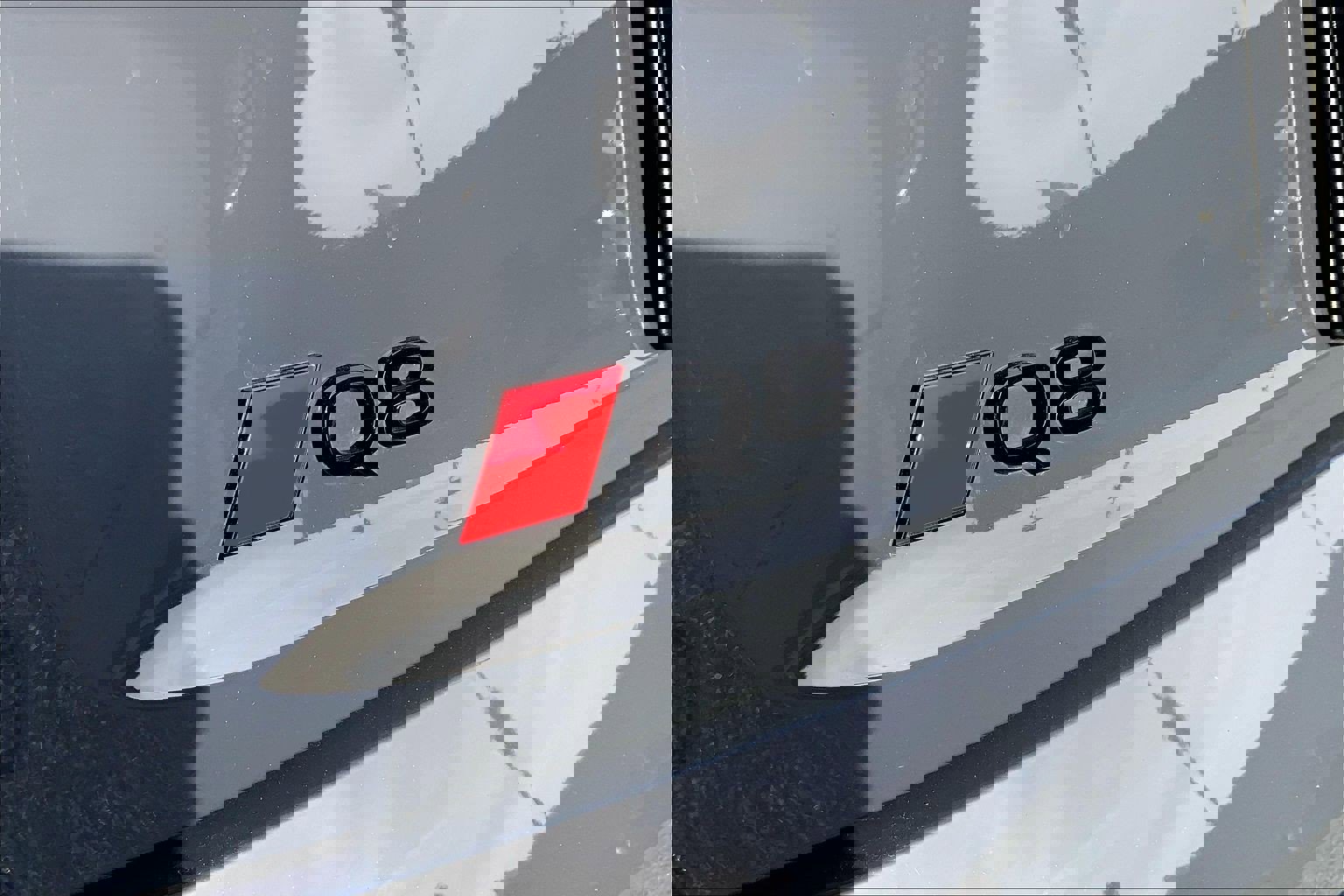 Used 2024 Audi Q8 e-tron Prestige image 9