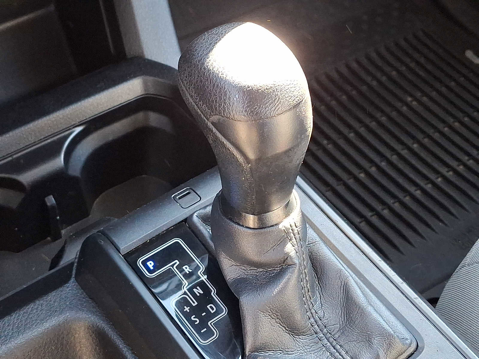 Used 2016 Toyota Tacoma SR image 12