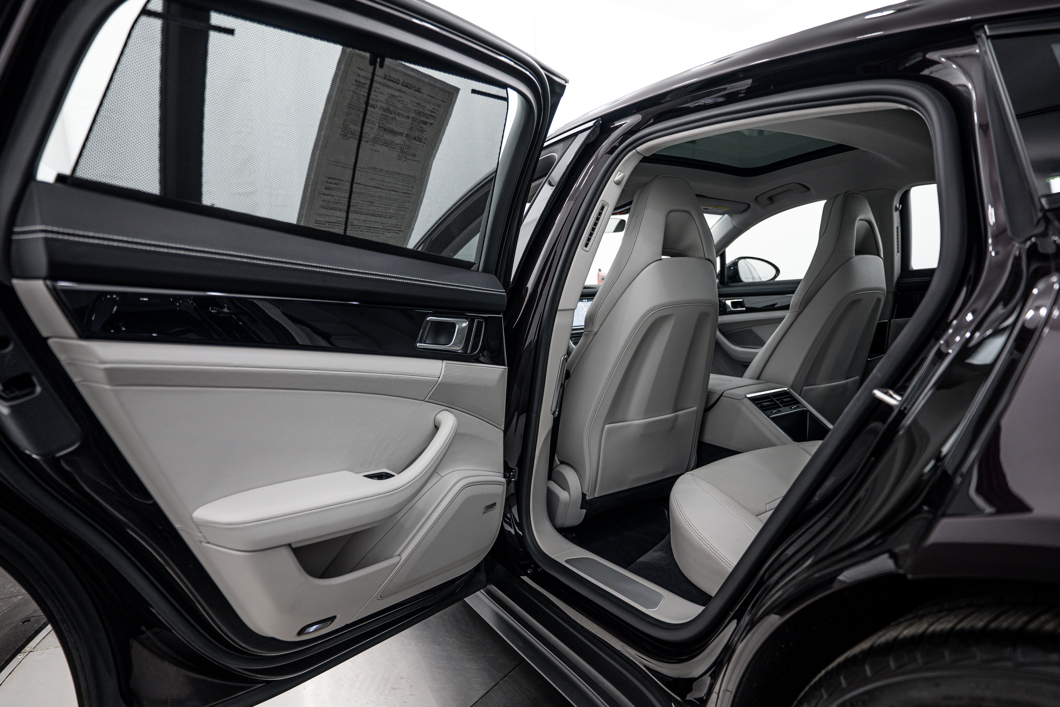 Certified 2017 Porsche Panamera image 22