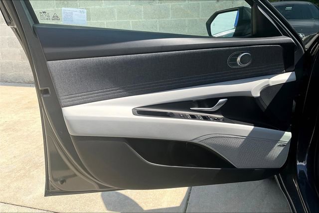 New 2025 Hyundai Elantra Limited image 23