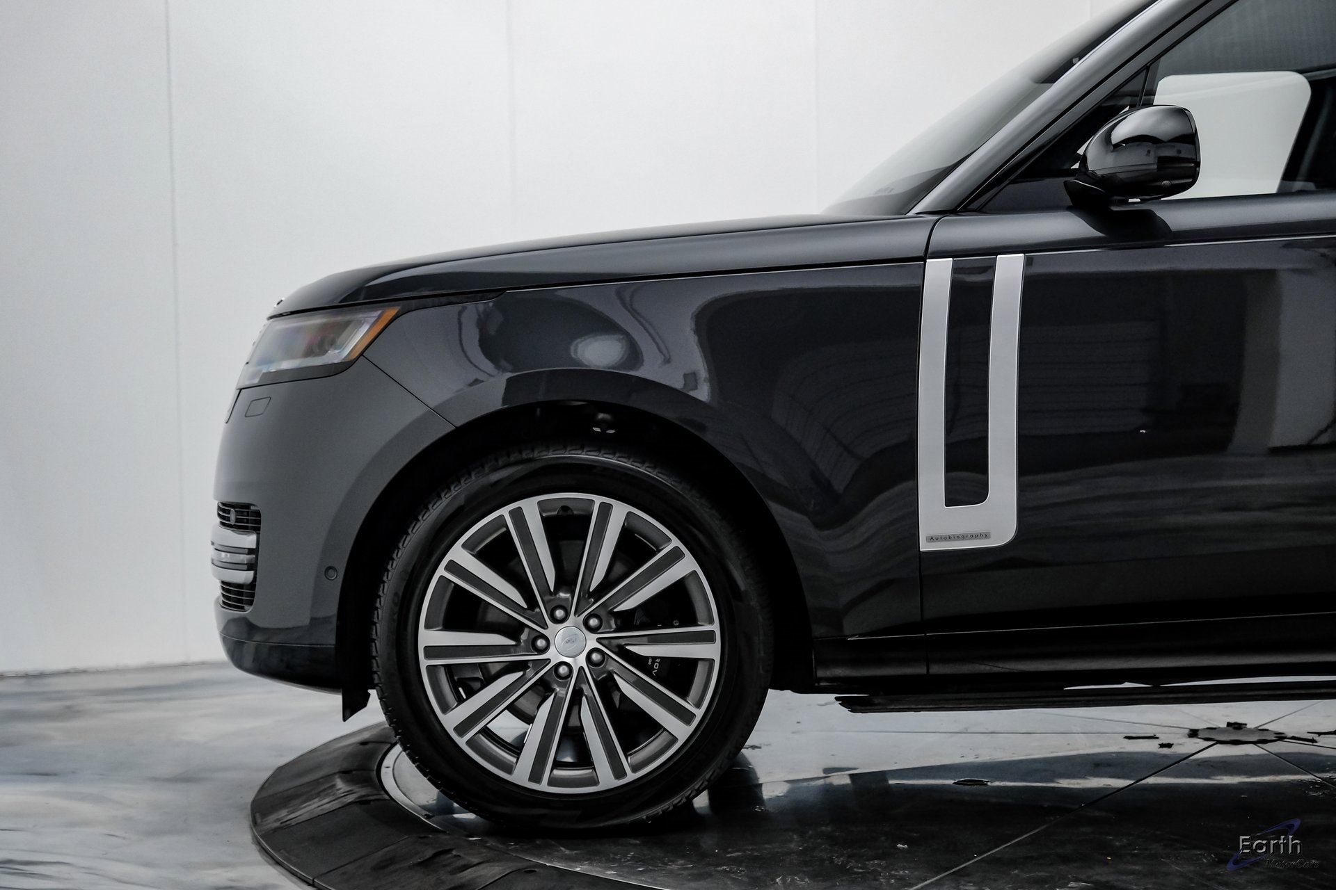 Used 2023 Land Rover Range Rover Autobiography image 6