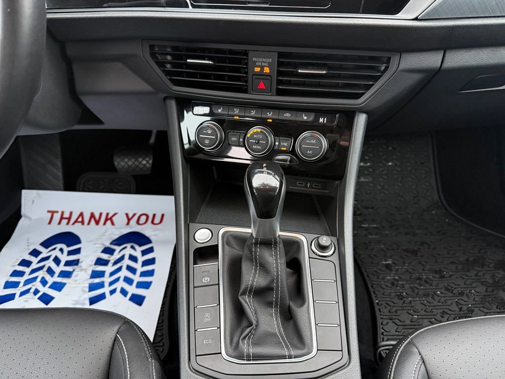 Used 2022 Volkswagen Jetta SE image 11