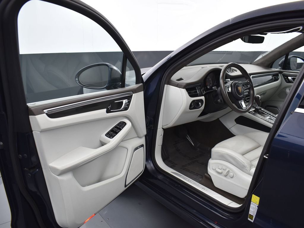 Used 2020 Porsche Macan Turbo image 7