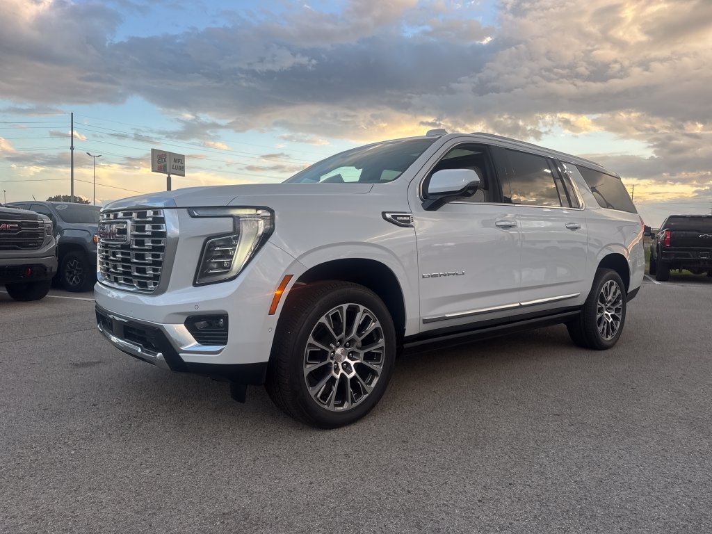 New 2027 GMC Yukon XL Denali w/ Denali Reserve Package AWD/4WD image 2