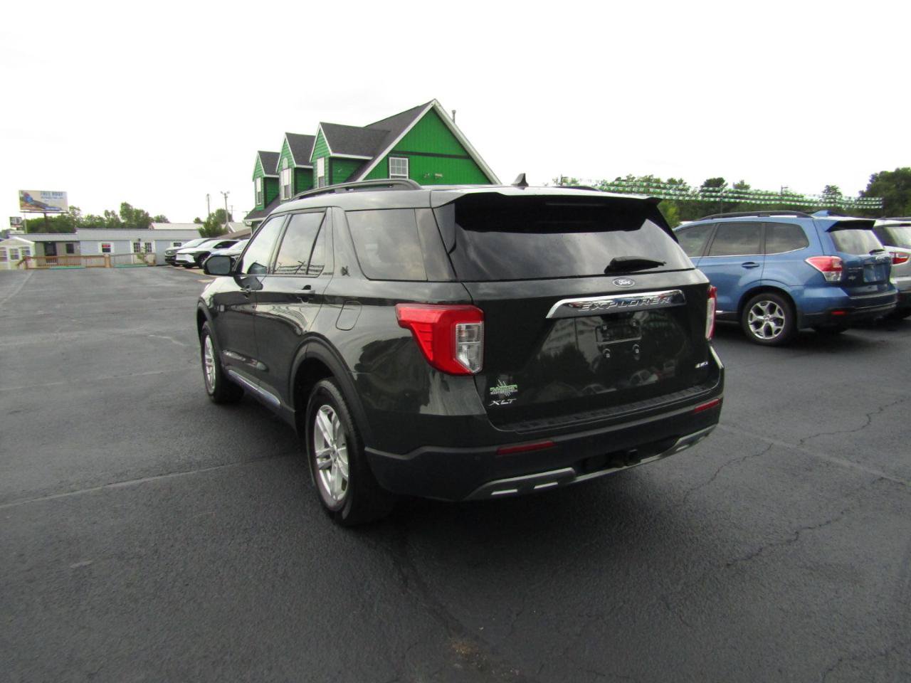 Used 2023 Ford Explorer XLT w/ Equipment Group 202A AWD/4WD image 5