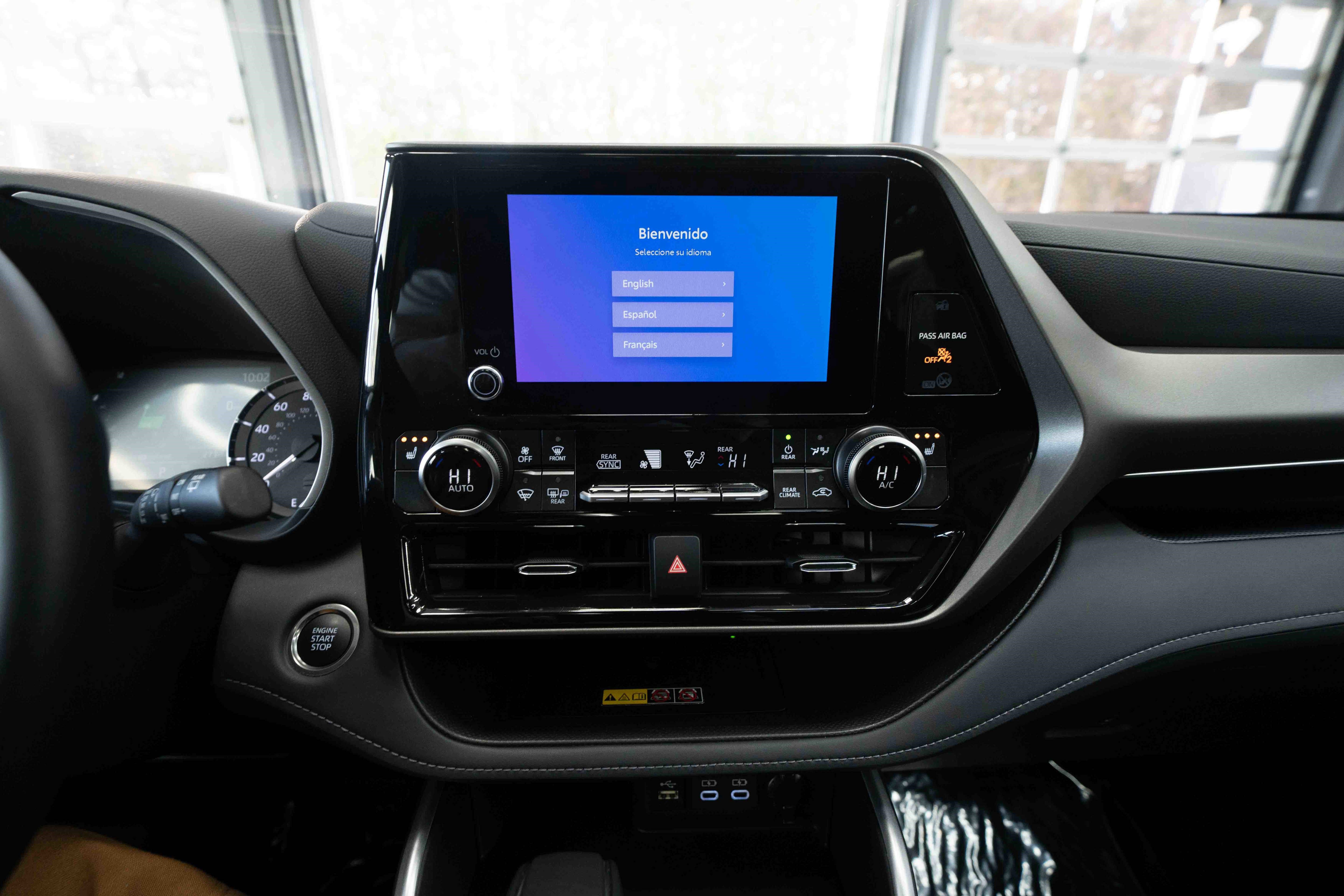 Used 2025 Toyota Highlander XLE image 17