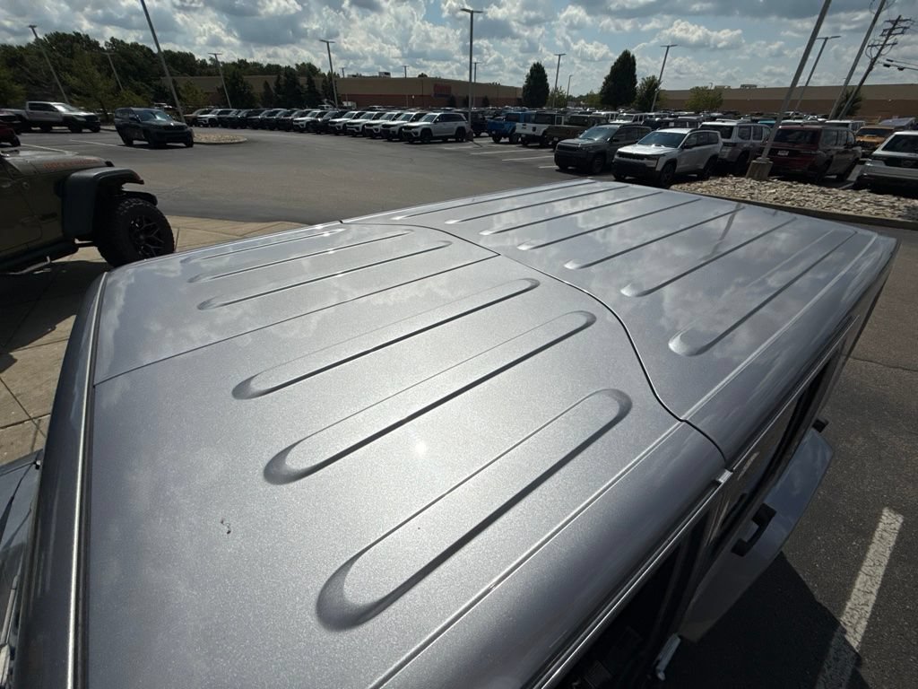 Used 2017 Jeep Wrangler Unlimited Sahara AWD/4WD image 15