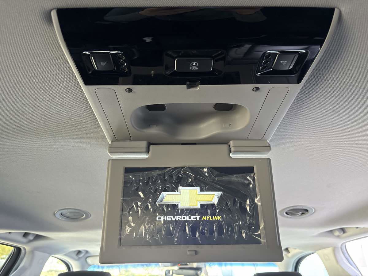 Used 2018 Chevrolet Suburban Premier AWD/4WD image 18