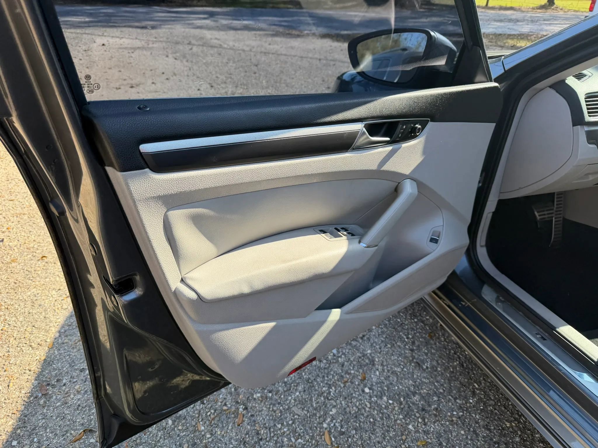 Used 2017 Volkswagen Passat 1.8T R-Line image 14