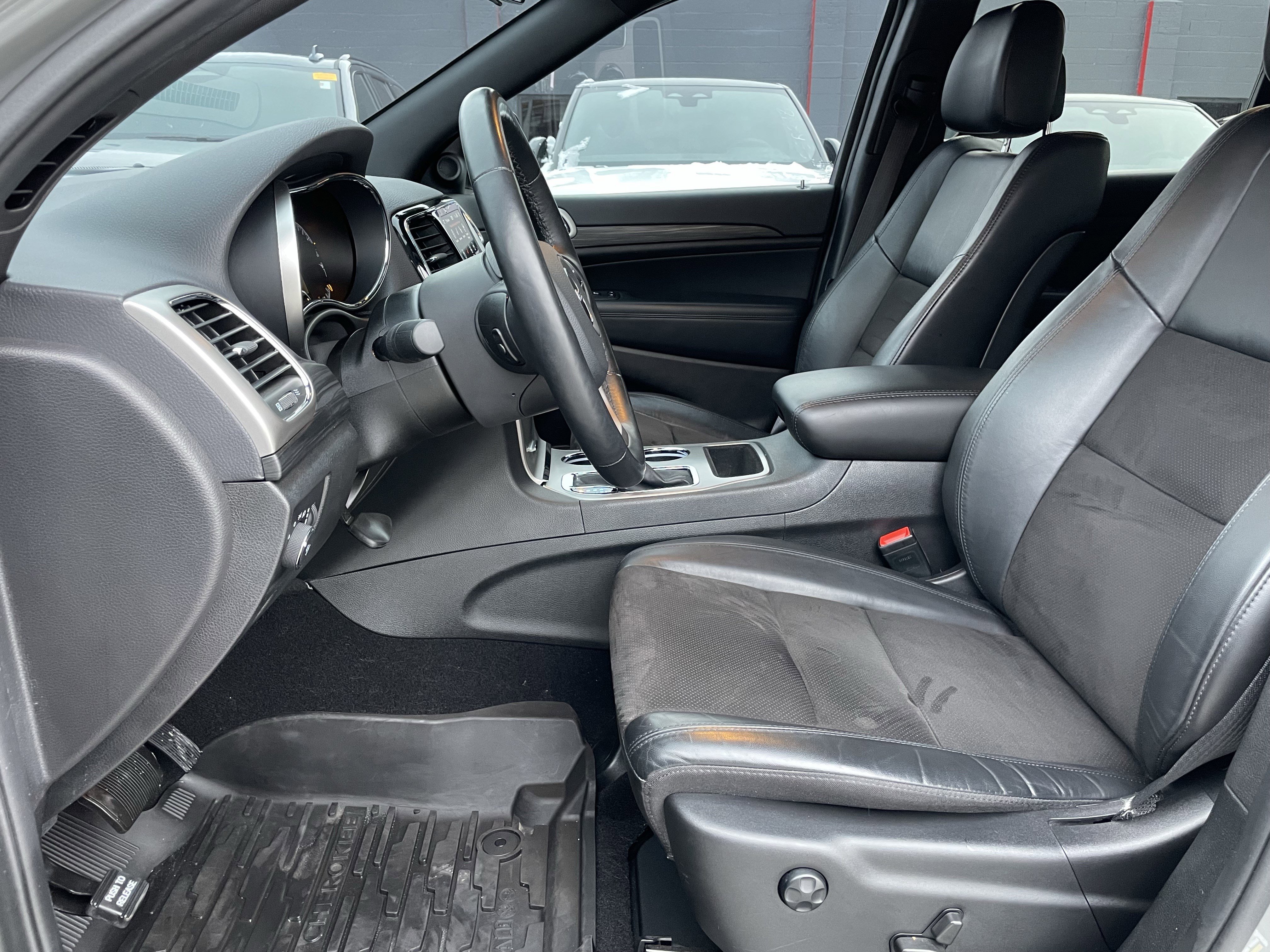 Used 2021 Jeep Grand Cherokee Laredo X image 14