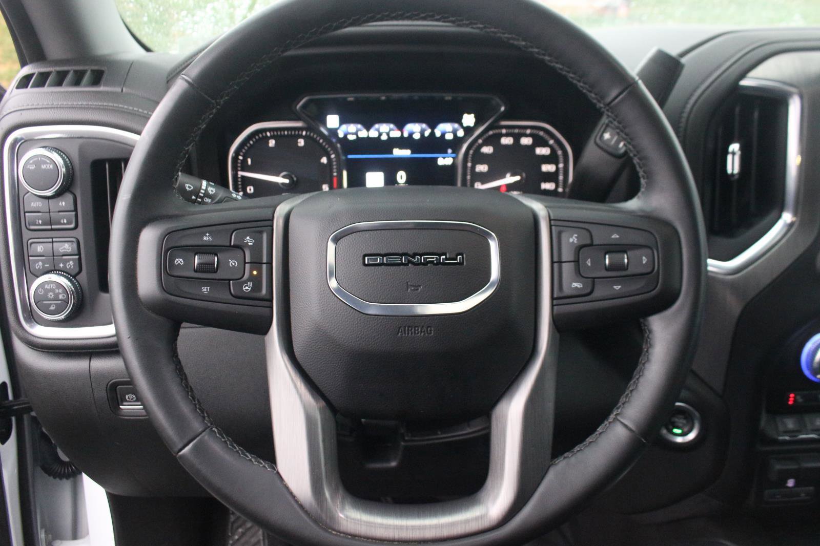 Used 2023 GMC Sierra 3500 Denali image 16