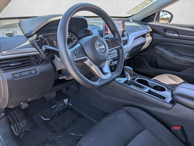 Used 2024 Nissan Altima 2.5 SV FWD image 12