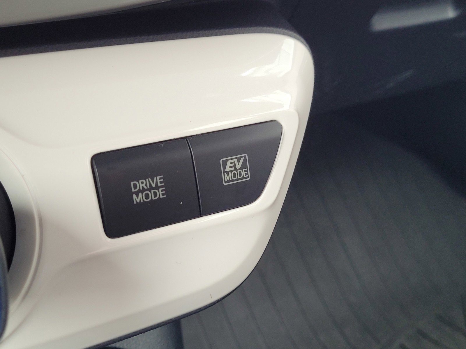 Used 2017 Toyota Prius Two image 17