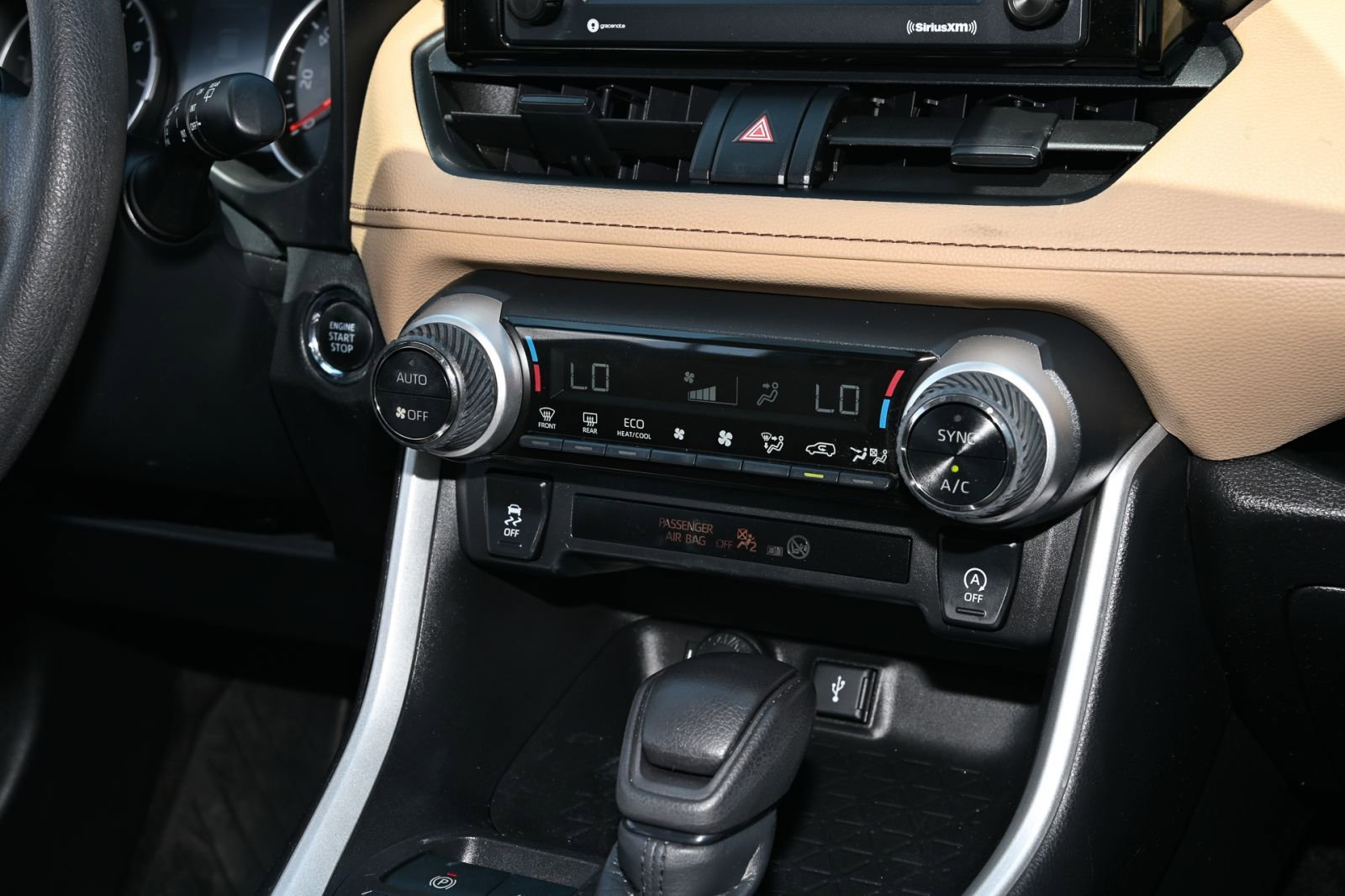 Used 2021 Toyota RAV4 XLE w/ Convenience Package FWD image 22