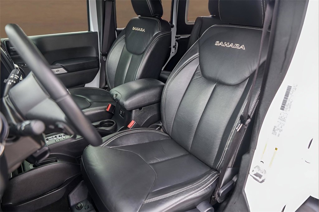 Used 2016 Jeep Wrangler Unlimited Sahara w/ Connectivity Group image 7