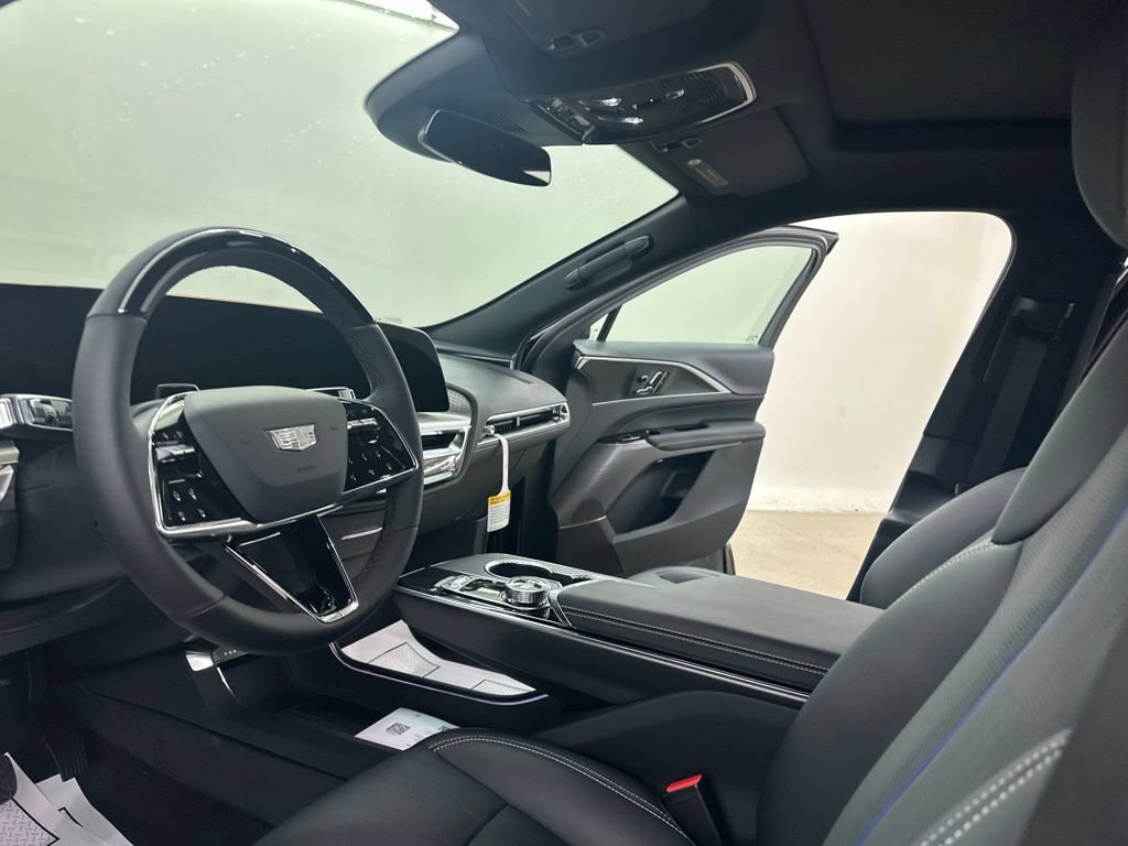 New 2026 Cadillac Lyriq Luxury AWD/4WD image 31