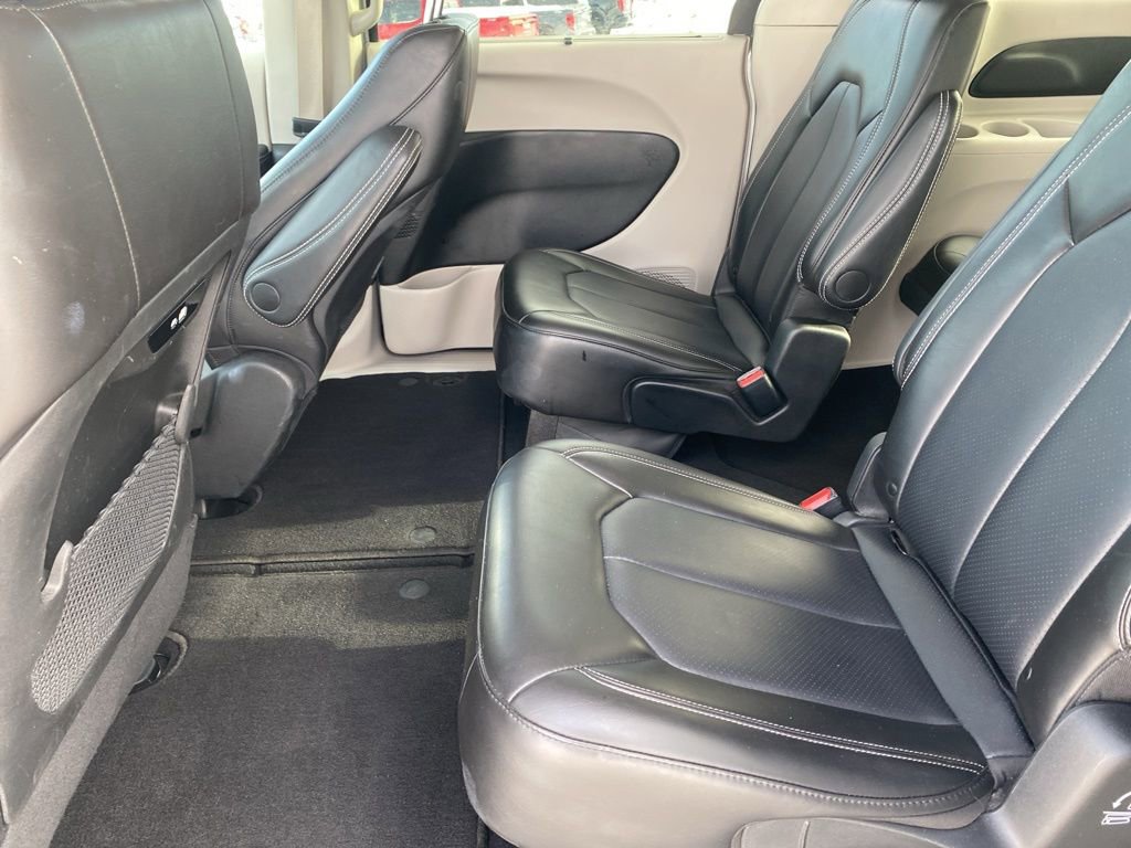 Used 2024 Chrysler Pacifica Touring-L image 24