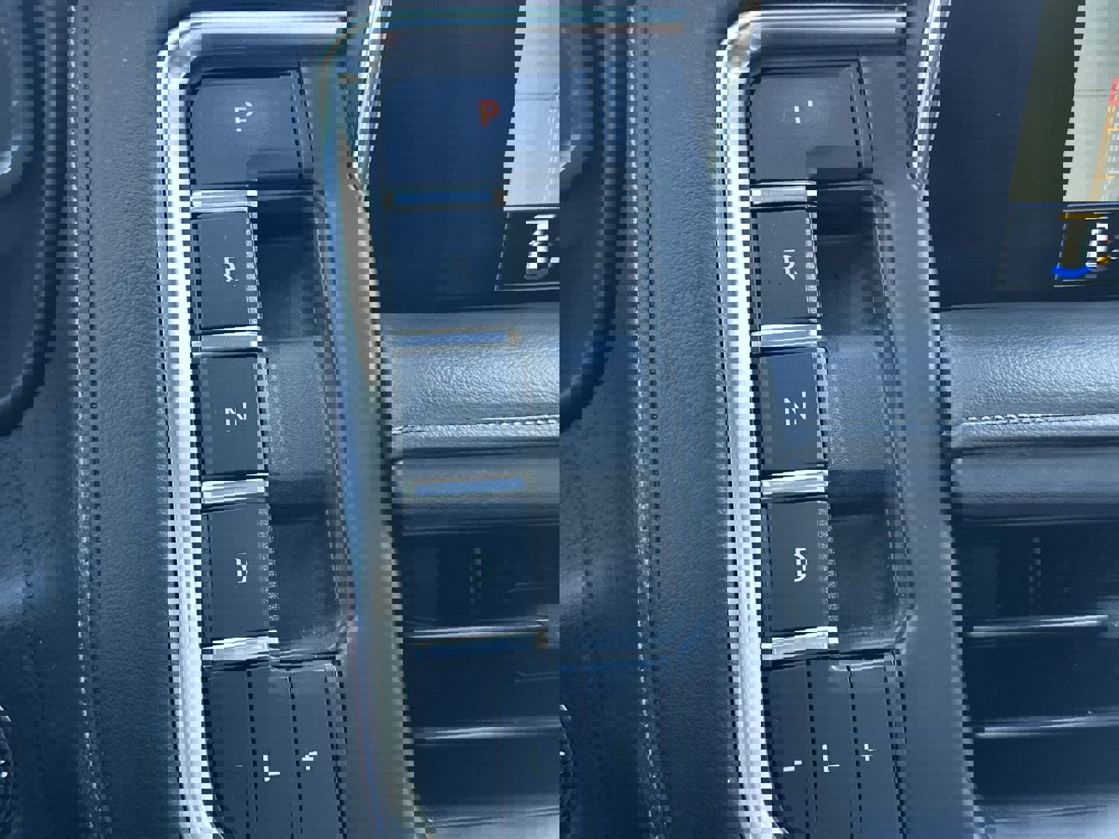 Used 2023 Chevrolet Suburban LT w/ LT Signature Package image 15