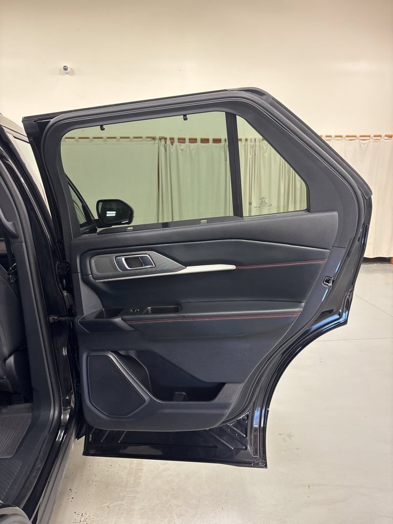 Used 2025 Ford Explorer ST-Line w/ Premium Package AWD/4WD image 29