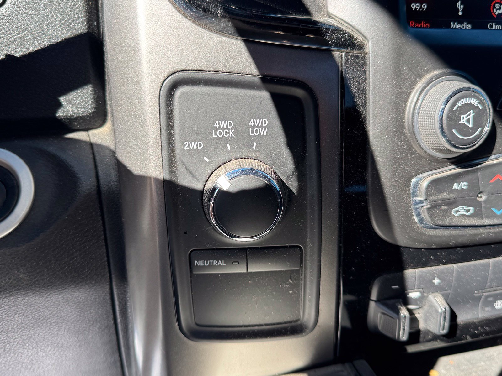 Used 2018 RAM 2500 Laramie w/ Sport Appearance Group AWD/4WD image 22