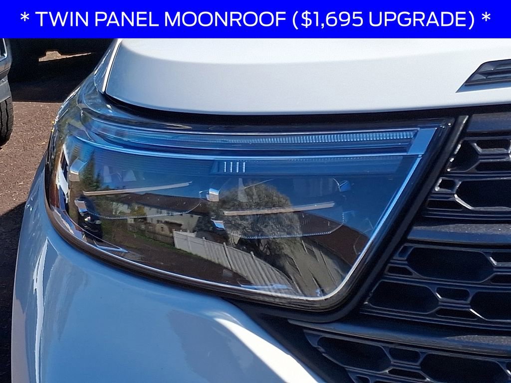 Used 2022 Ford Explorer XLT w/ Equipment Group 202A image 9