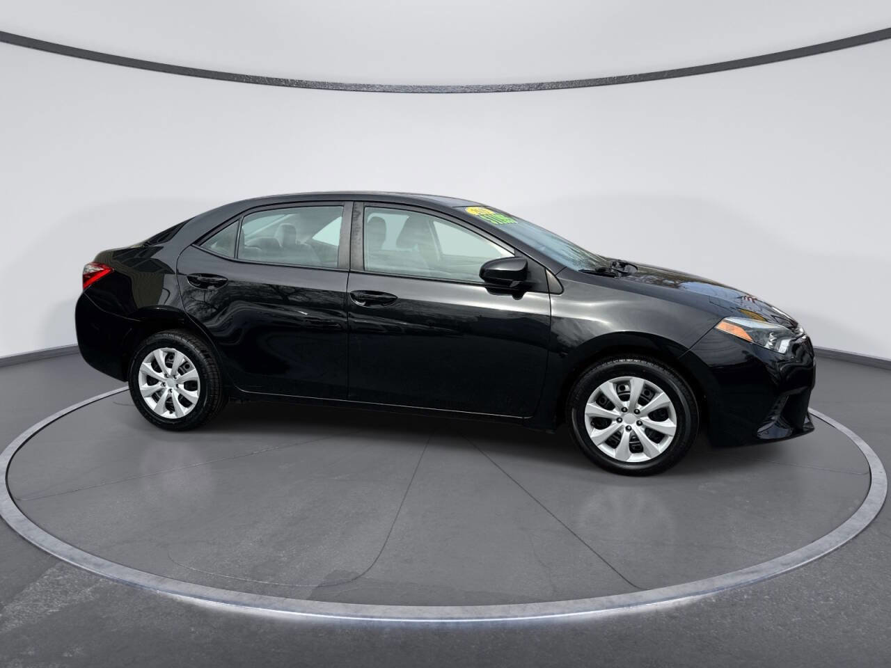 Used 2015 Toyota Corolla LE FWD image 5