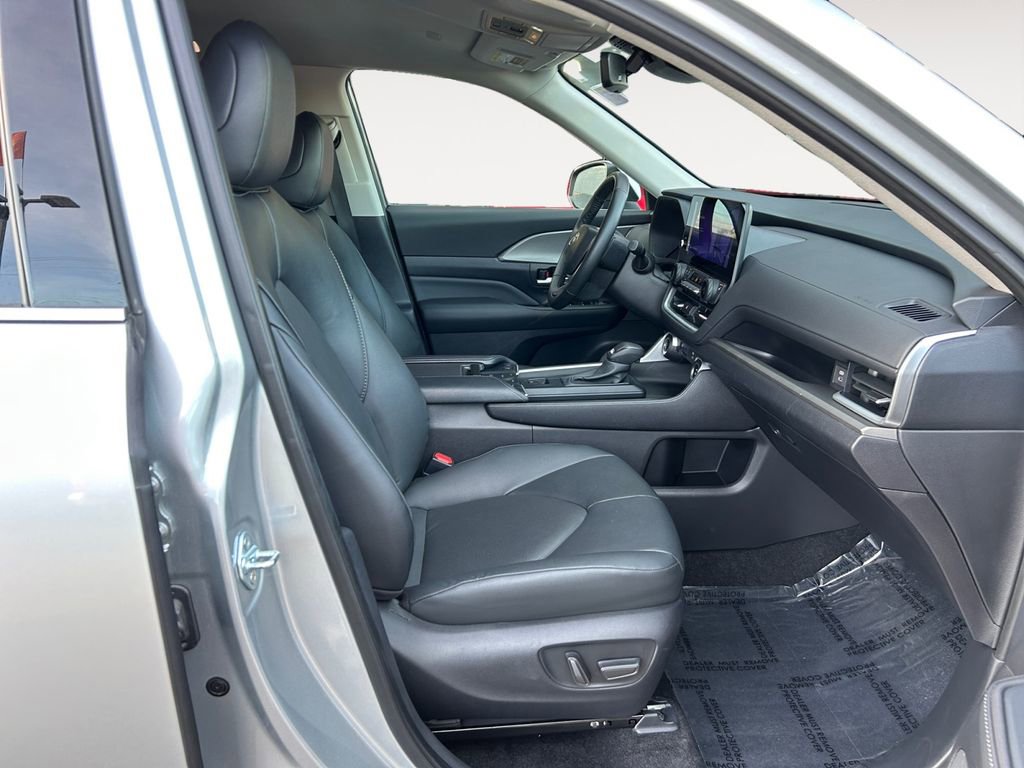 Used 2025 Toyota Grand Highlander AWD image 11