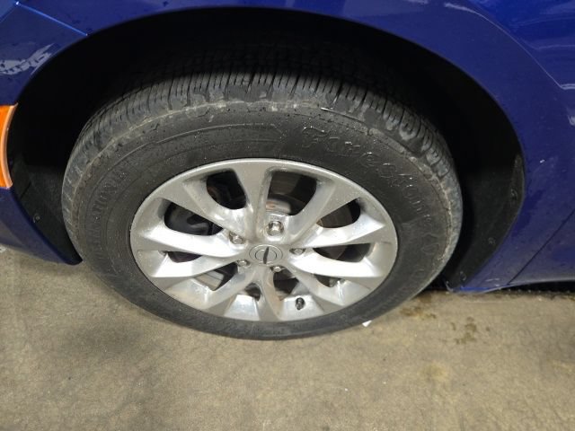 Used 2021 Chrysler Pacifica Touring-L w/ Premium & Safety Sphere Group AWD/4WD image 10